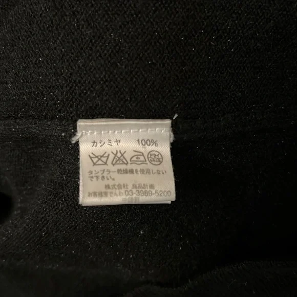 Men’s 100% cashmere turtleneck pullover. Warm and cozy. Size L